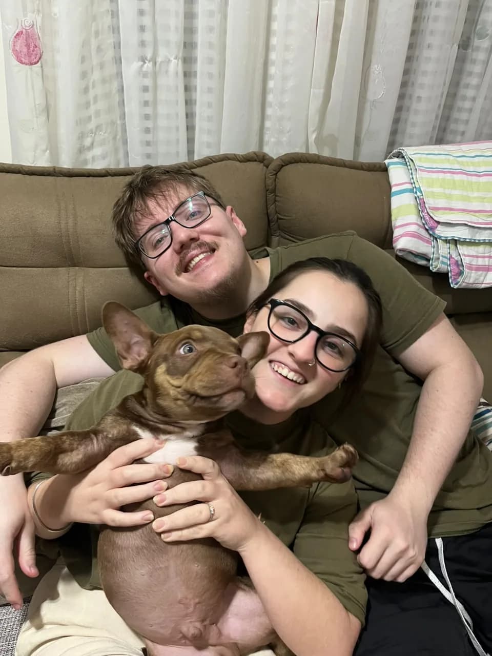 Família recebendo filhote de American Bully do canil TK2 Bullies